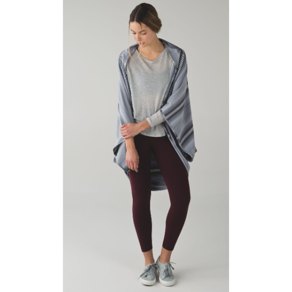 Lululemon Women's Sage Scarf Wrap One Size Striped Heathered Grey White Blue - Picture 2 of 10